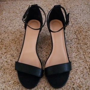 Women's Size 7 Single strap black wedge heel